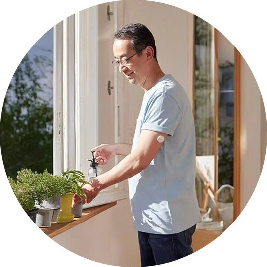 「FreeStyleリブレ 2」は1分毎に測定されたグルコース値がリアルタイムに表示される持続グルコース測定器です。