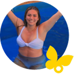 Woman in the pool smiling while wearing a FreeStyle Libre 3 Plus sensor