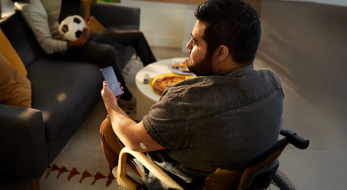  FreeStyle Libre 2 reader showing a glucose reading