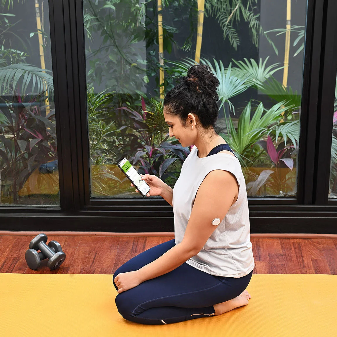  FreeStyle Libre 2 reader showing a glucose reading
