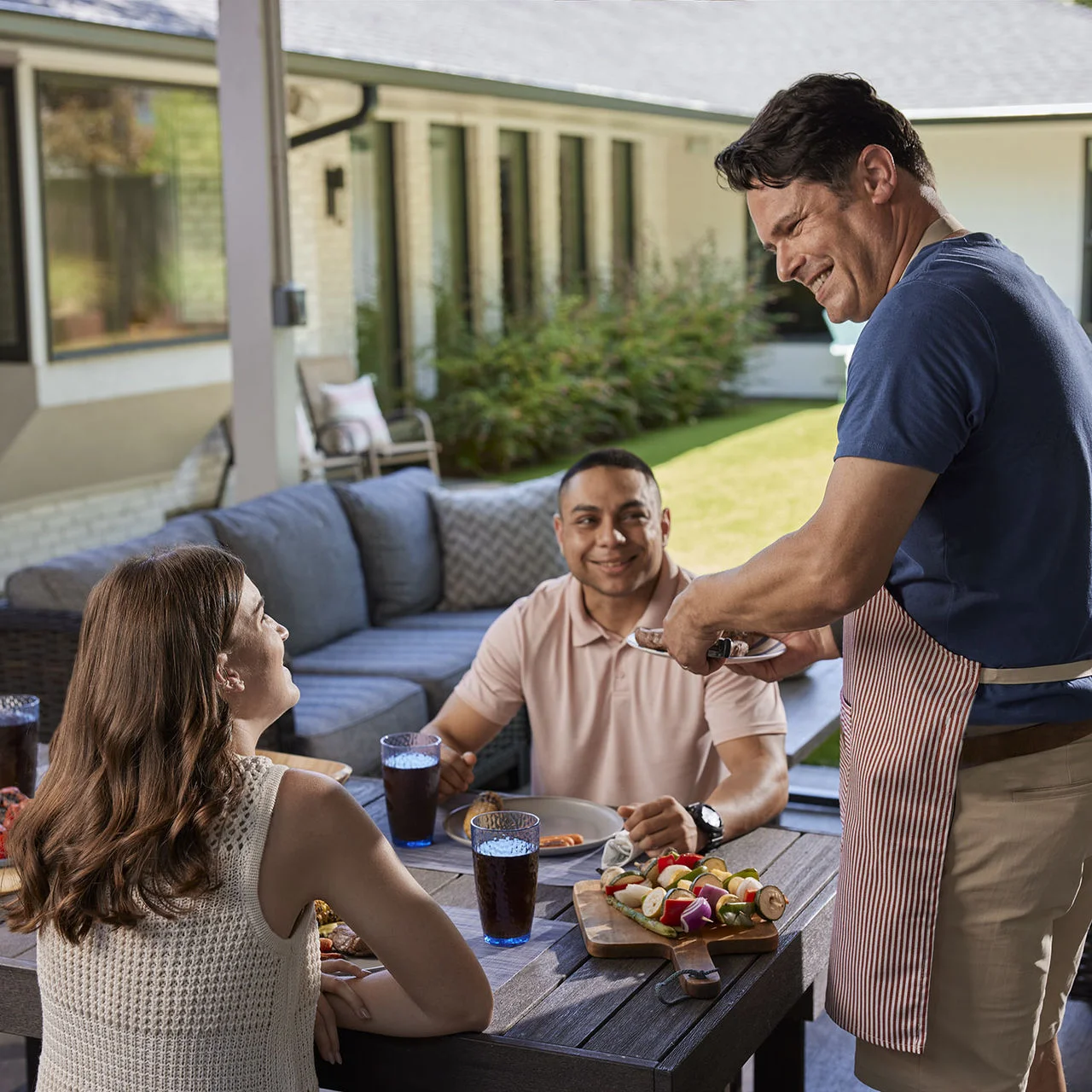 ADC_Photo_FSL_TAN_EATING_OUTSIDE_FSL_MG_US_2086