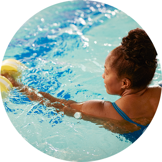 A woman wearing a FreeStyle Libre sensor swimming.