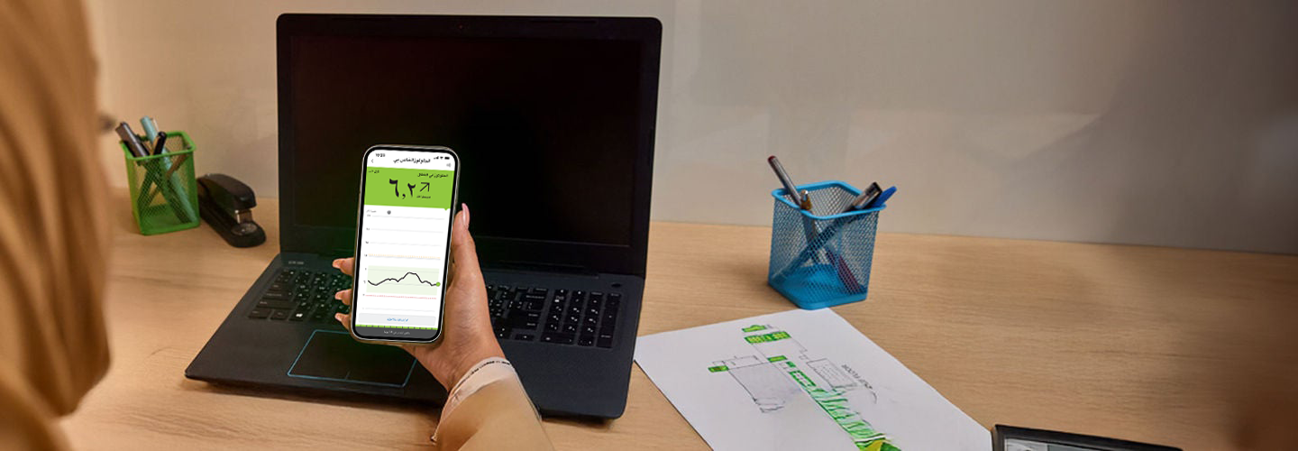   A woman looking at the Abbott  app splash screen on her phone.