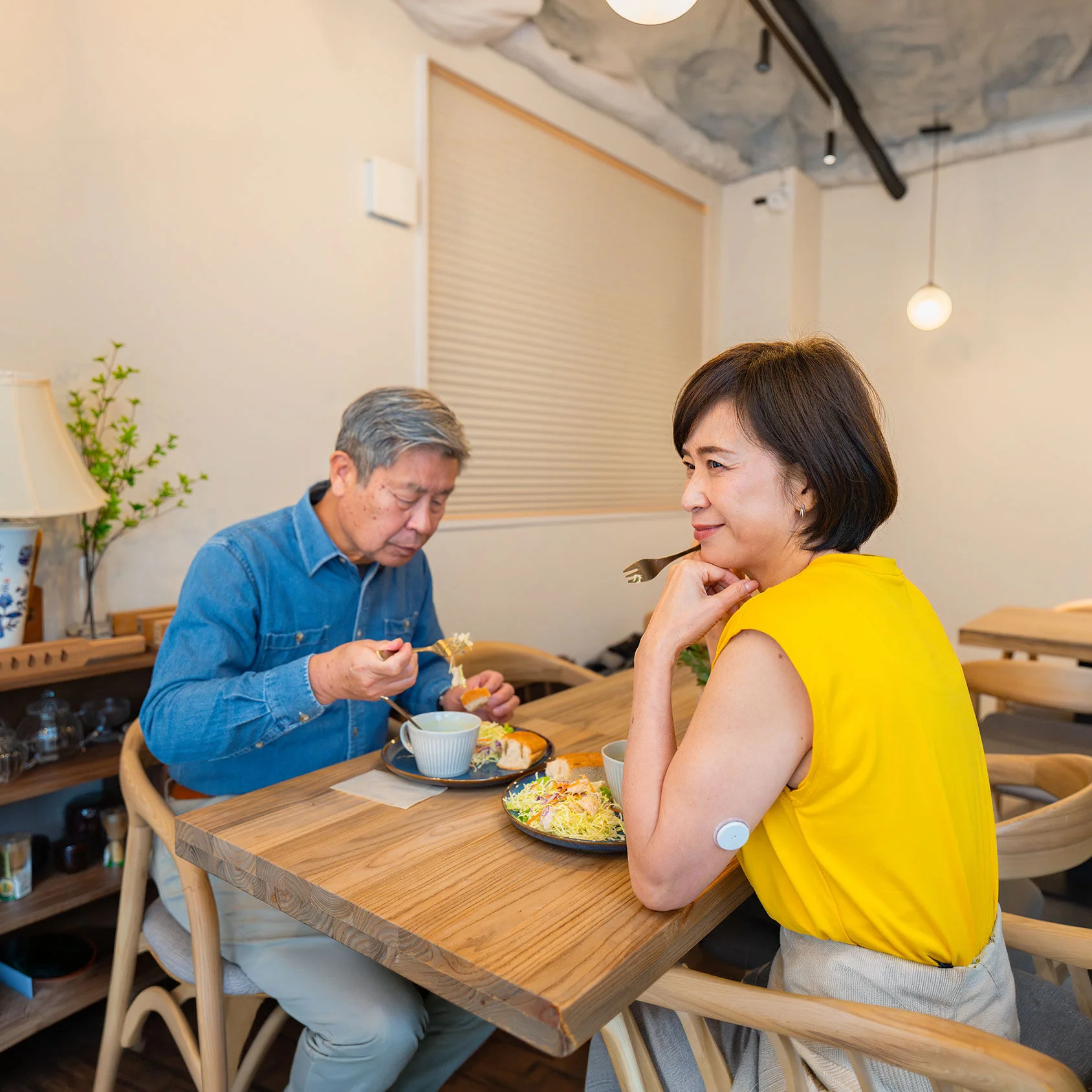 A women and Man enjoing meals