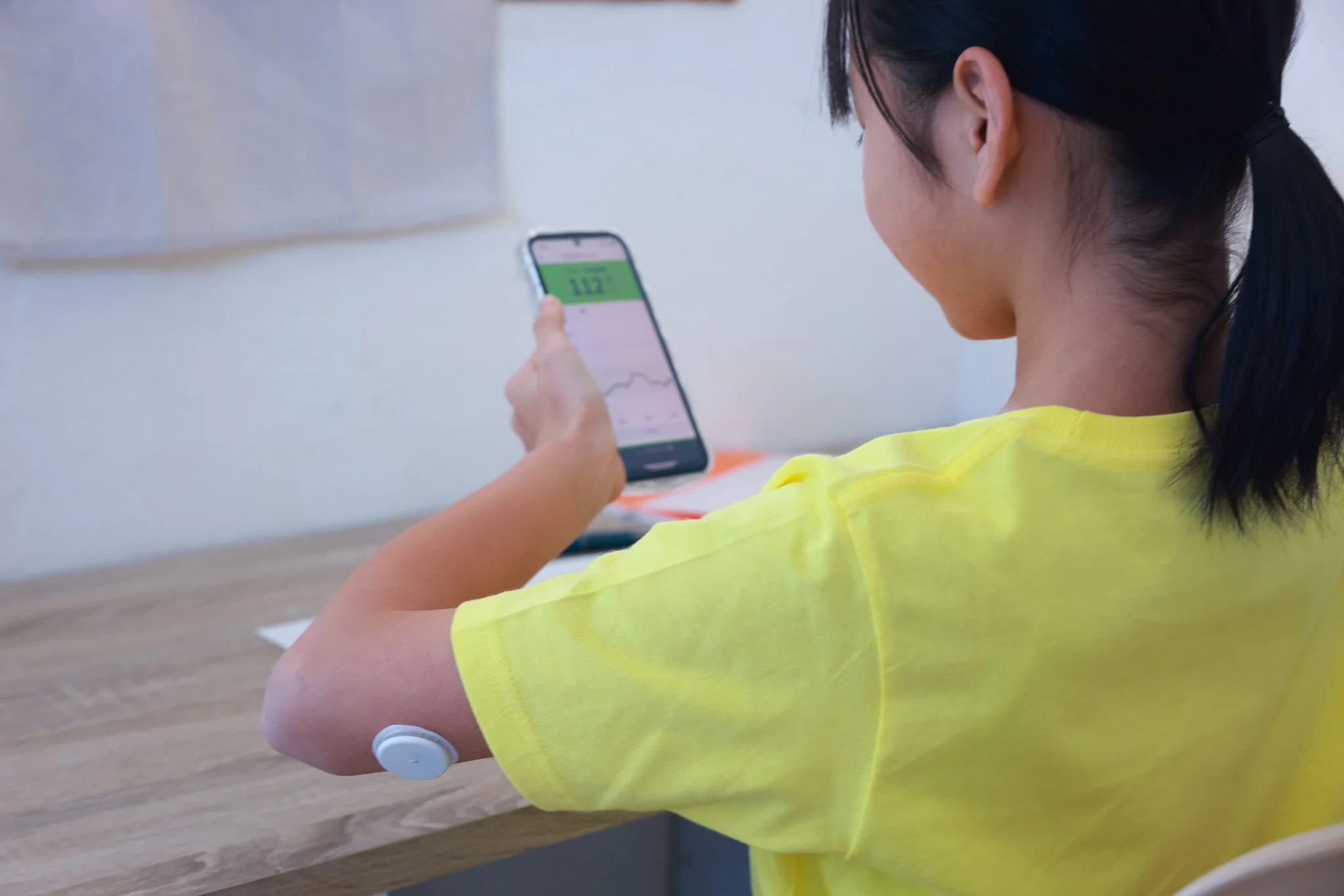 リブレLinkUpは患者さんのグルコース値や傾向を家族や介助者が確認できるスマートフォンアプリです