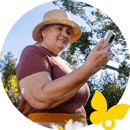 Woman with a hat wearing a FreeStyle Libre 3 Plus sensor