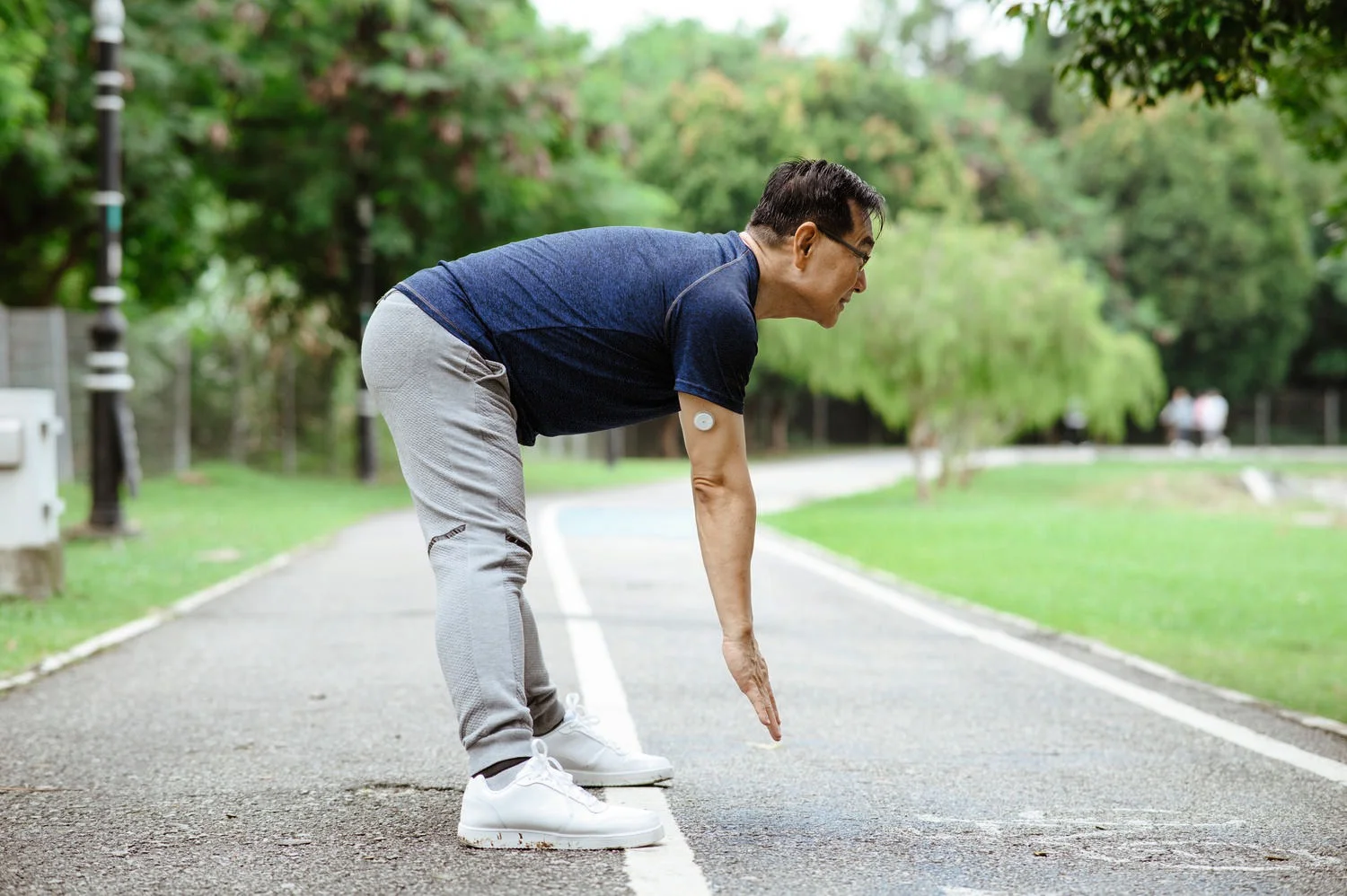 A men exercising in the gym