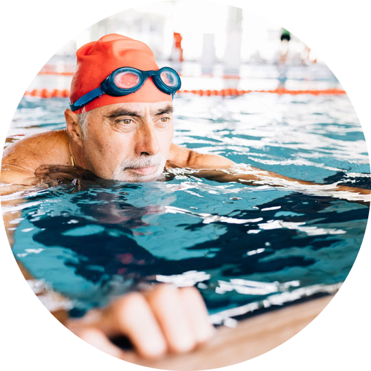 A woman wearing a FreeStyle Libre sensor swimming.