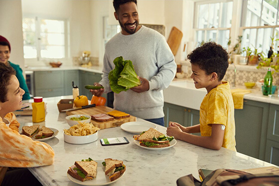 ADC_Photo_FSL3_MealPrep_Family_Global_7087