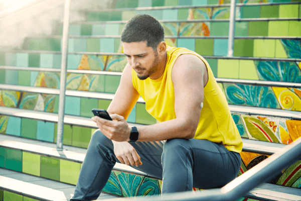 Man reviewing his data in FreeStyle LibreLink