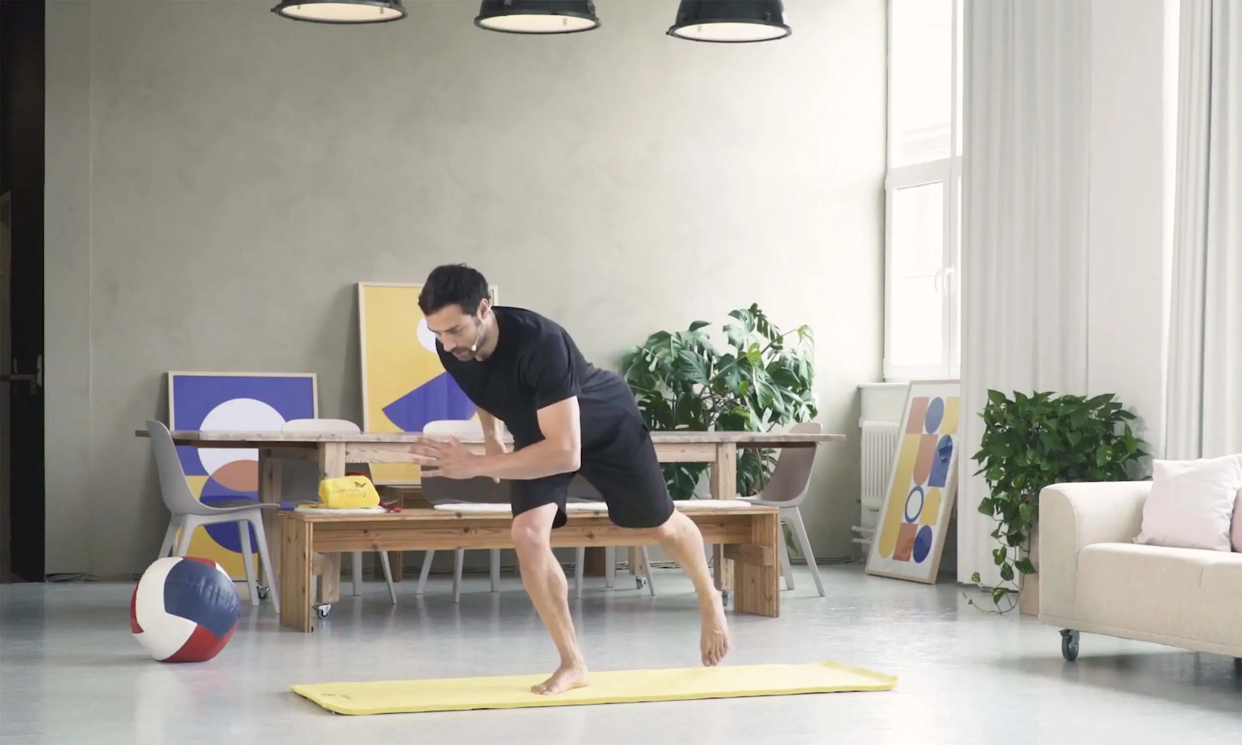 Beine-und-Po-Workout mit Tim Bertko für zuhause – gezielte Fitnessübungen bei Diabetes Typ 1 zur Kräftigung der unteren Körperpartien.