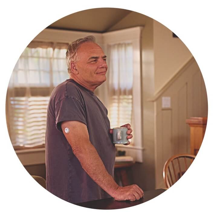 Man reviewing his data in FreeStyle LibreLink