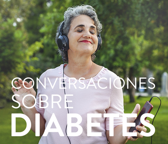 Mujer escuchando podcast sobre Diabetes