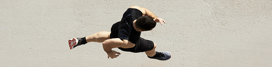 Hombre haciendo deporte para mejorar el control glucémico