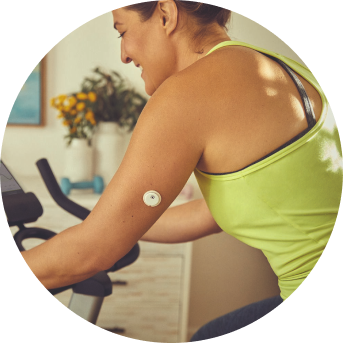 Woman exercising while wearing a FreeStyle Libre 3 Plus sensor