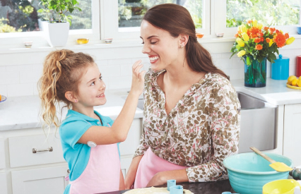 Mother and daughter drawing 