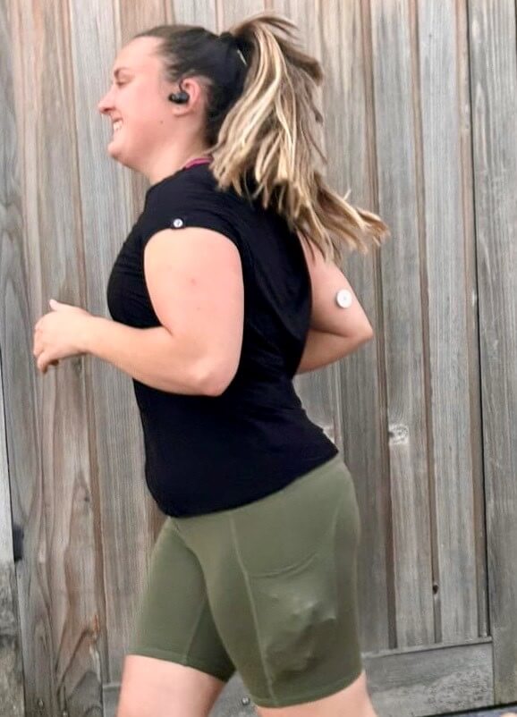  Woman running with sensor