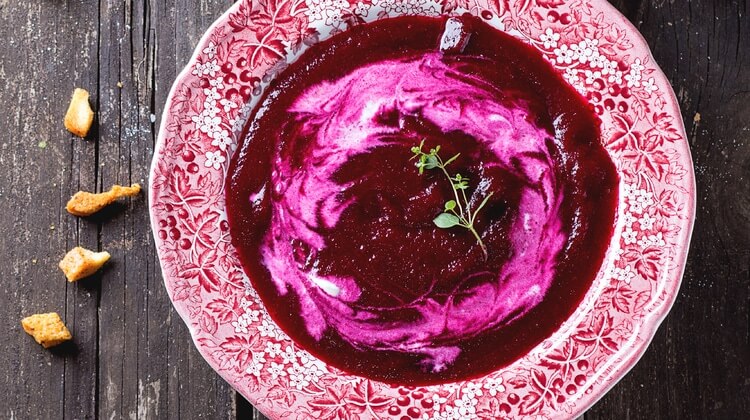 Krem buraczano-malinowy z ricottą i wędzoną solą