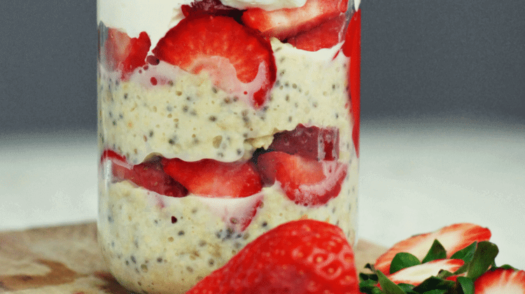 Parfait jaglane z truskawkami