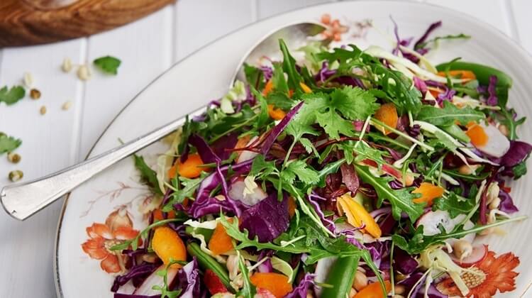 Wiosenna sałatka z kapusty