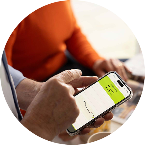 User using FreeStyle LibreLink App